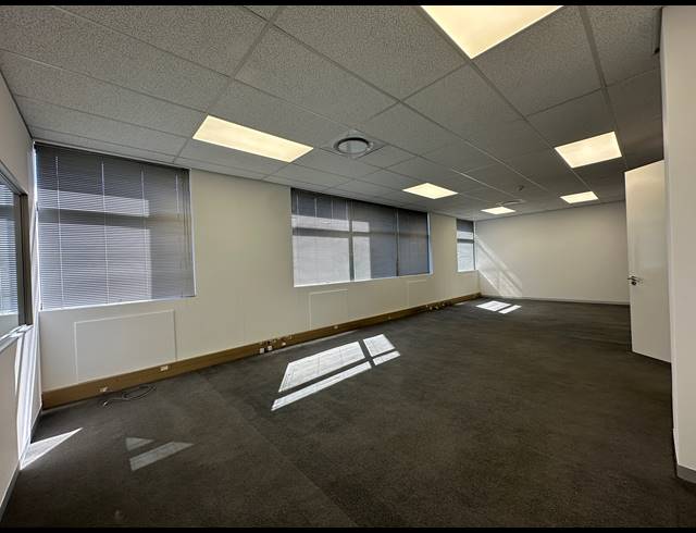 512M² OFFICE TO LET IN SANDHURST